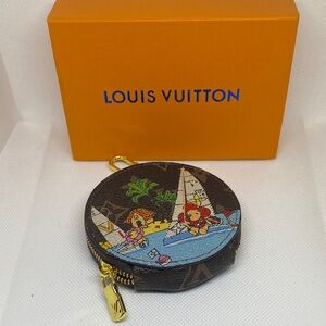 ✅ PRICE IS FIRM ✅ Fashion Brown Coin Purse with Sailboat Design